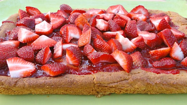 Peanut Butter Bars with Fresh Strawberries - A great dessert or after school snack! Get the recipe on basilmomma.com