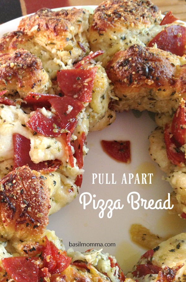 Pull apart pizza bread is a quick and easy pull apart bread recipe from the Gooseberry Patch cookbook, Garfield...Recipes with Catitude. Get the recipe on basilmomma.com