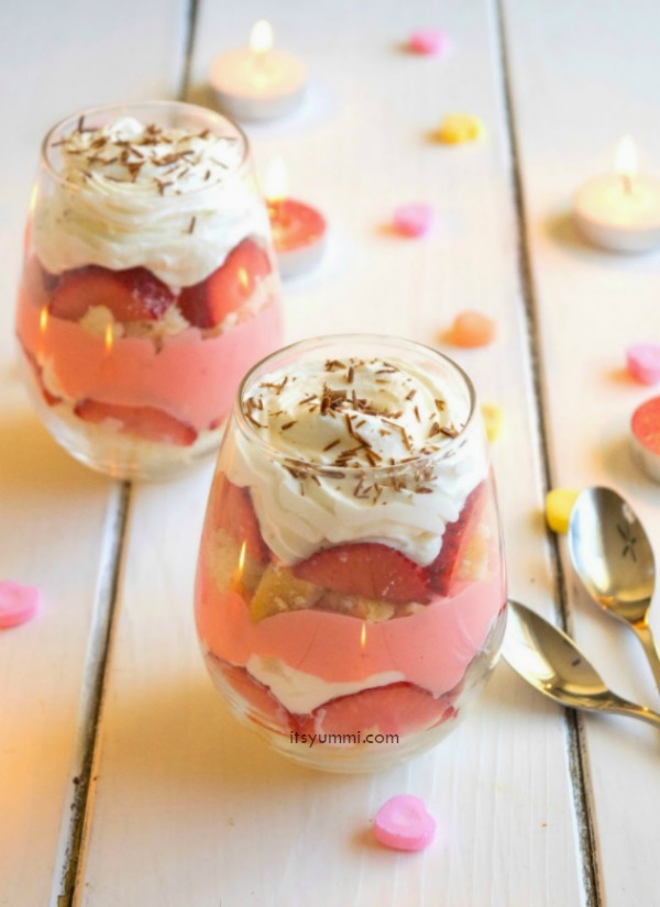 Valentine's Day Trifle for Two - A quick sweet recipe for Valentine's Day from itsyummi.com
