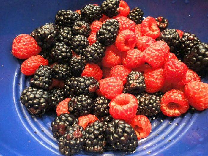 Fresh blackberries and raspberries