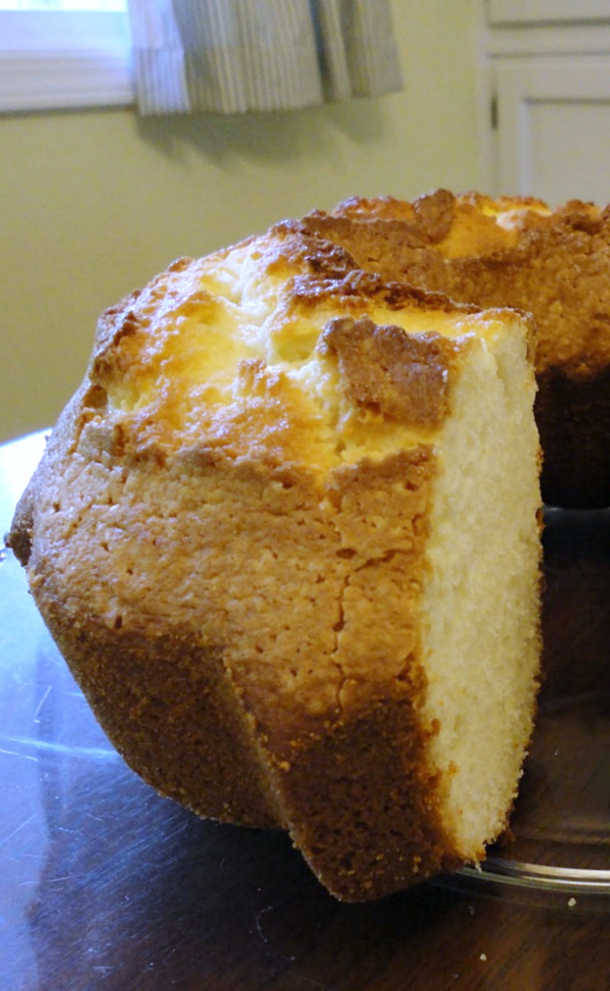Buttery Rich Sour Cream Pound Cake #dessert #cake
