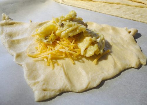4 simple ingredients and 15 minutes is all you need to make these Cheesy Egg Breakfast Croissants. Easy to make for breakfast, brunch, after school snacks, or even breakfast for dinner. Recipe on basilmomma.com