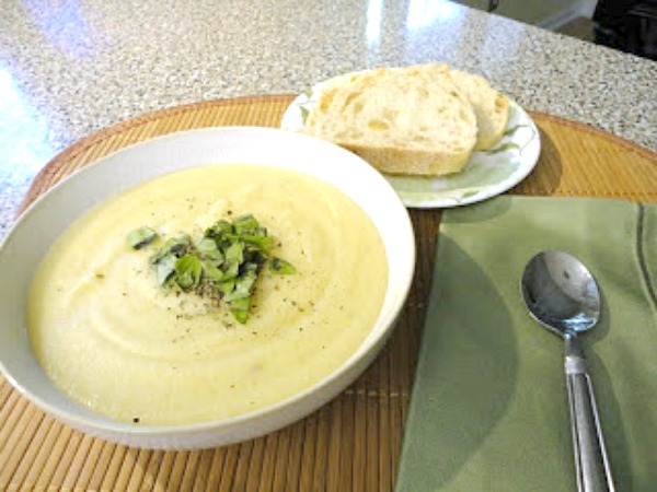 Creamy potato soup with cauliflower and leeks. Get the recipe from @basilmomma