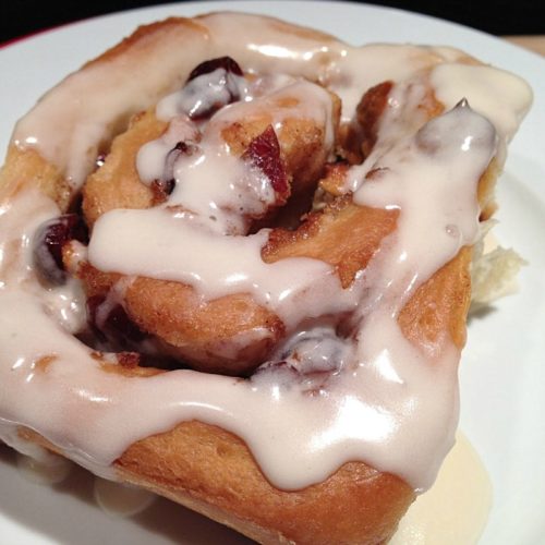 This recipe for cranberry white chocolate cinnamon rolls is perfect for breakfast, brunch, or holiday gatherings. The dough rises overnight, saving you time. They bake up easily in 35 minutes. | Recipe on basilmomma.com