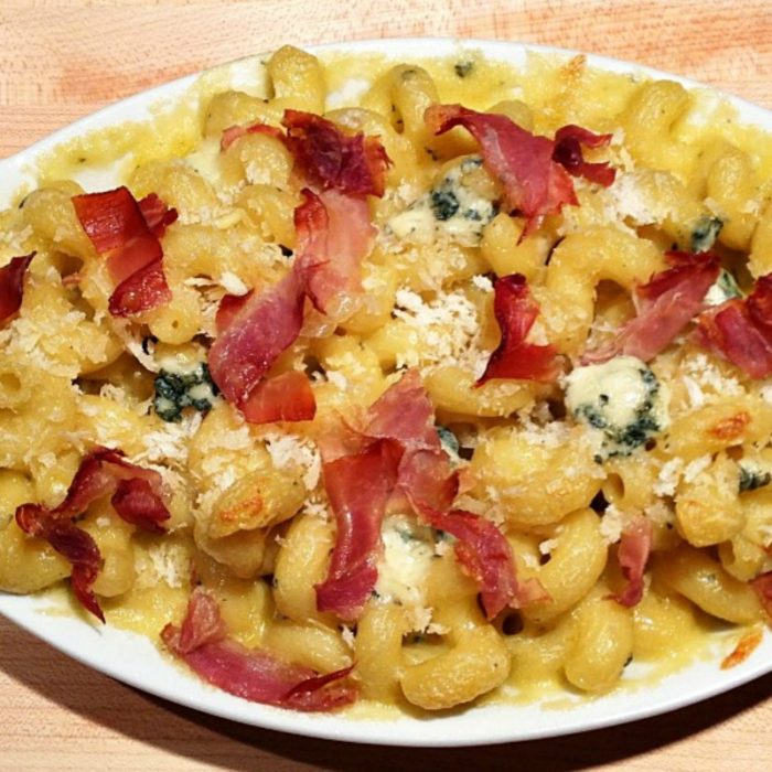 Bold Blue Cheesy Mac {Macaroni and Cheese} Basilmomma