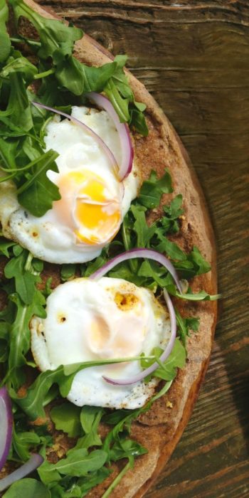 Arugula Sunny Egg Breakfast Pizza | A healthy way to have pizza for breakfast in the morning! | basilmomma.com