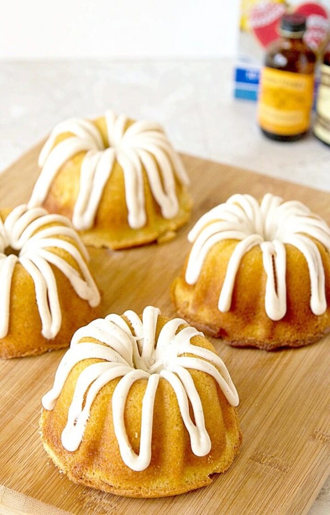 Mini Creamsicle Bundt Cake from @itsyummi - A great recipe to celebrate National Creamsicle Day on August 14th