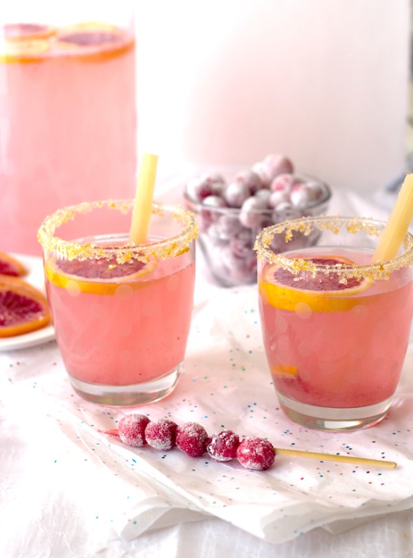 Cranberry Blood Orange Sugar Free Spritzer - This is a festive and guilt free mocktail that's perfect for New Year's Eve. Get the recipe from ItsYummi.com