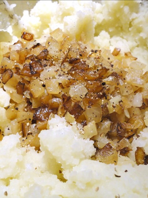 Caramelized Onion Mashed Potatoes - Basilmomma