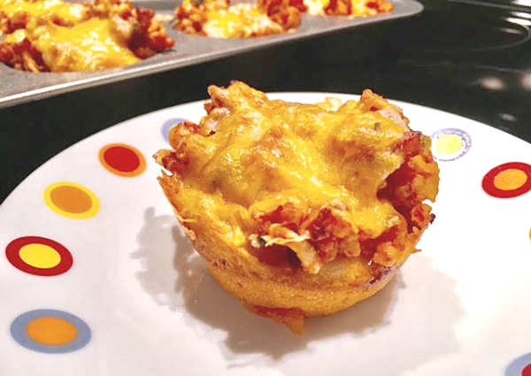 Mini Biscuit Turkey Cheeseburgers - Fluffy biscuit cups, filled with seasoned ground turkey, veggies, and melted cheese. Perfect for a light dinner, after school snacks, or as a game day appetizer. Recipe from @basilmomma